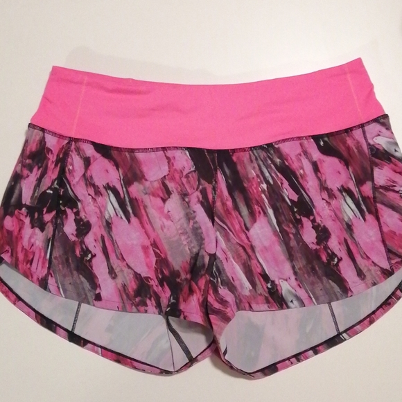 Lululemon EUC Speed Up 4" MR shorts size 8